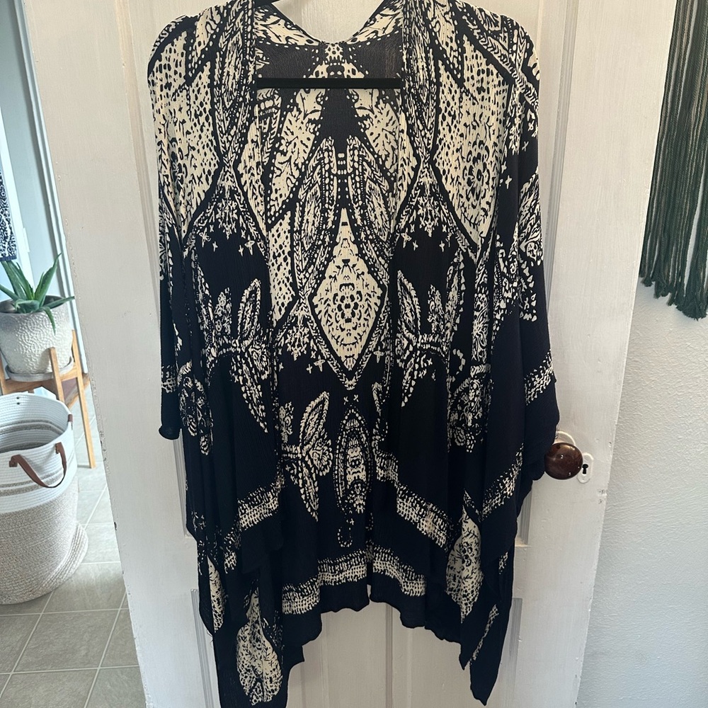 Lovestitch Asymmetrical Navy and White Kimono
